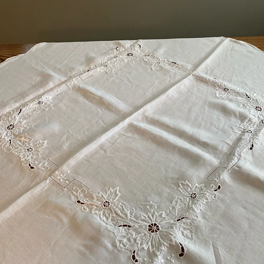 Vintage white tablecloth 40” sq and six (12” sq) napkins w/ embroidered flowers